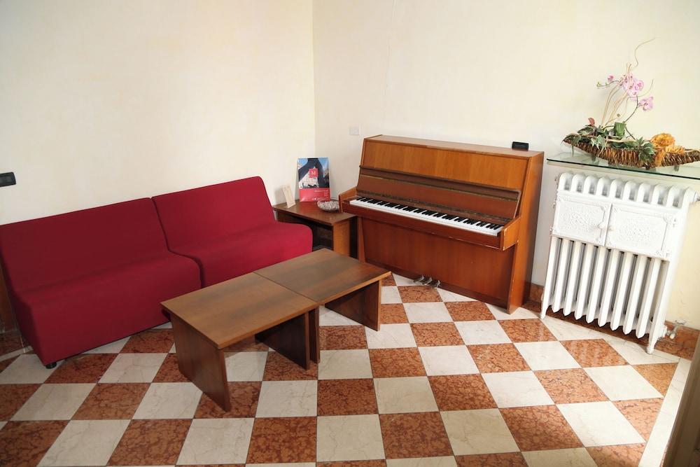 lounge