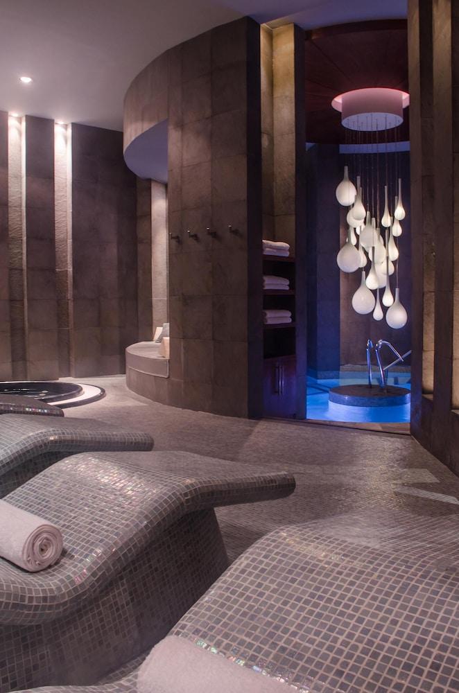 swimming pool spa