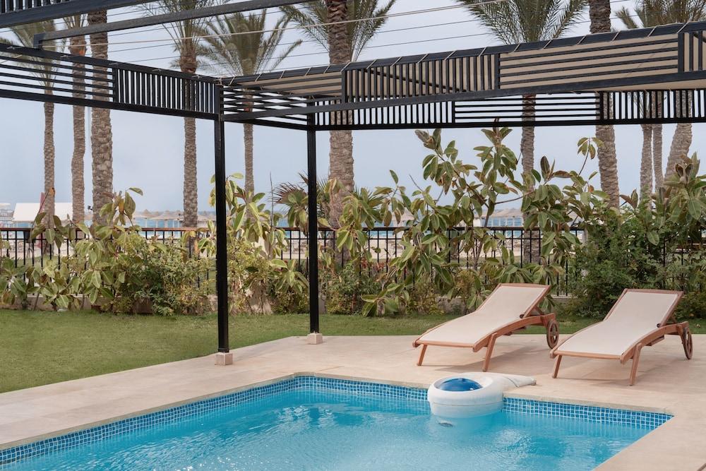 swimming pool spa