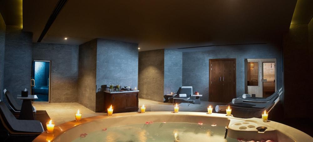swimming pool spa