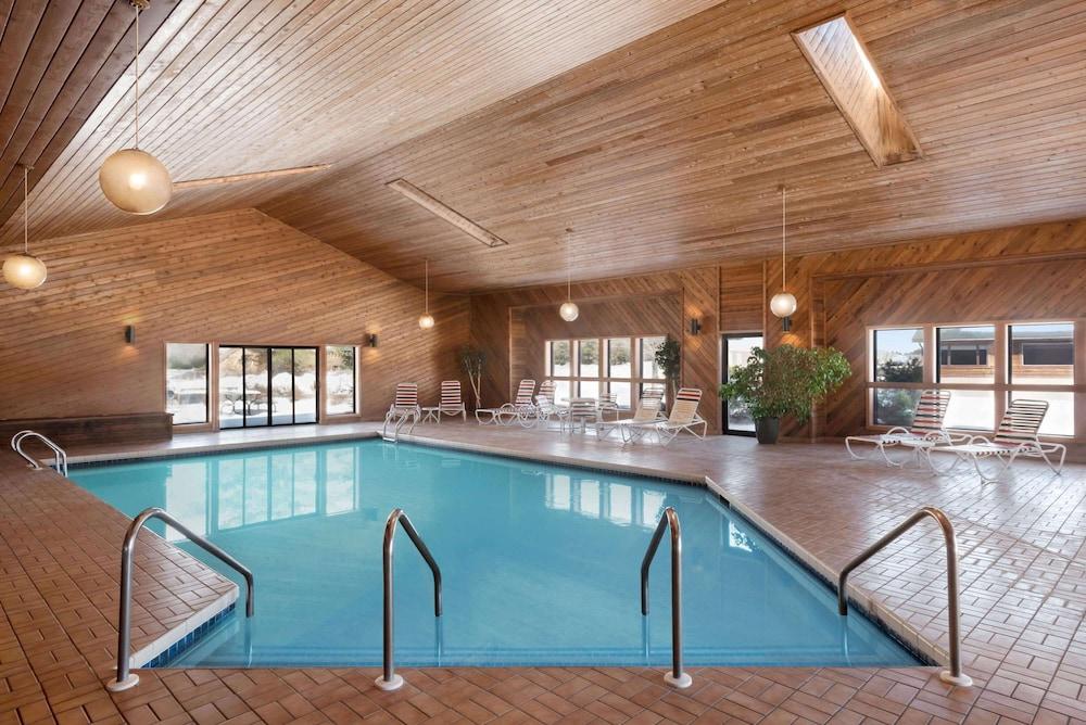 swimming pool spa