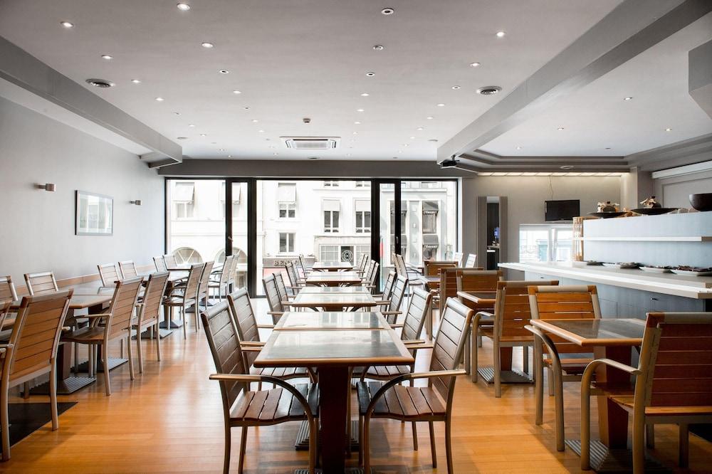 restaurant cafeteria