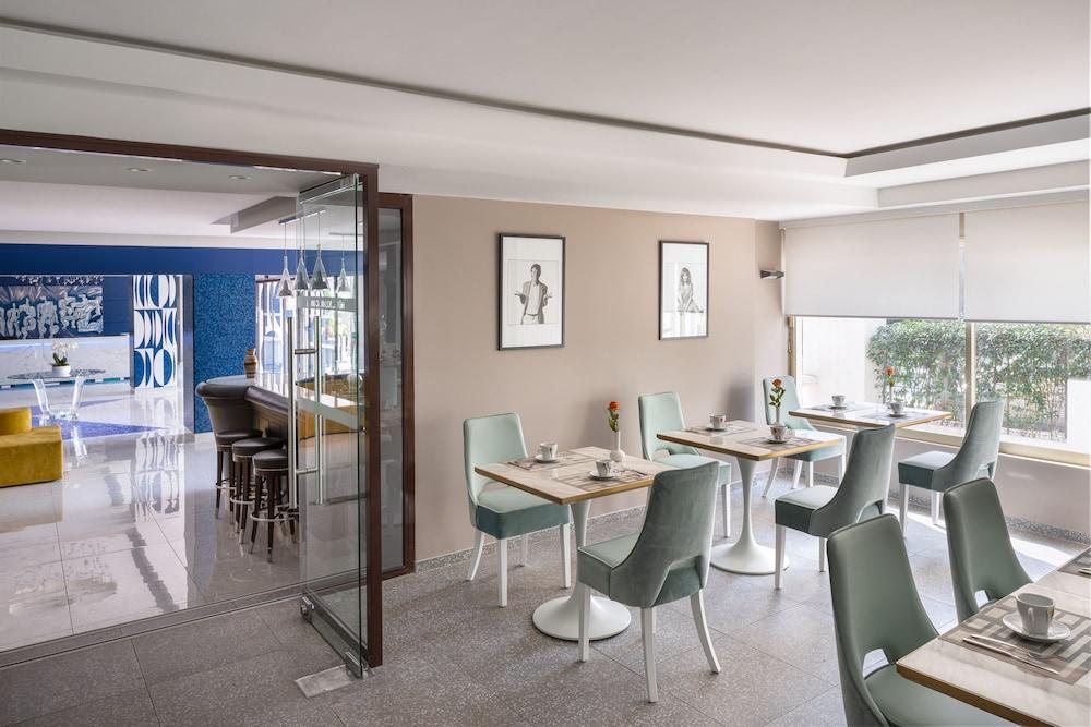 restaurant cafeteria
