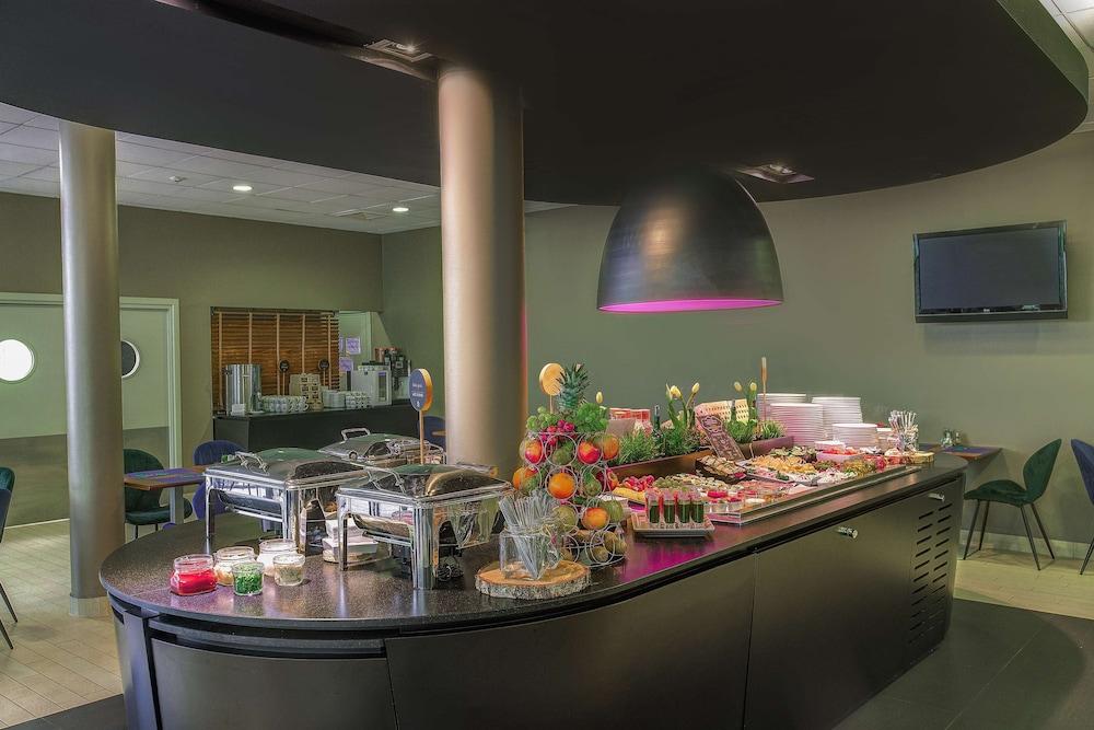 restaurant cafeteria
