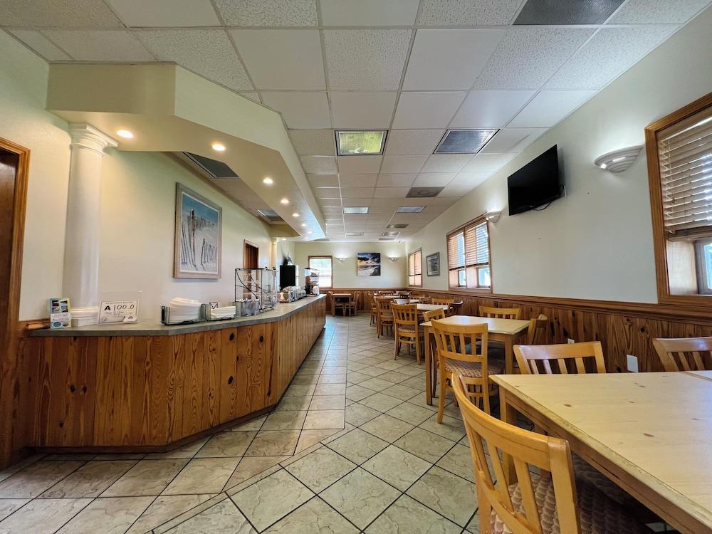 restaurant cafeteria