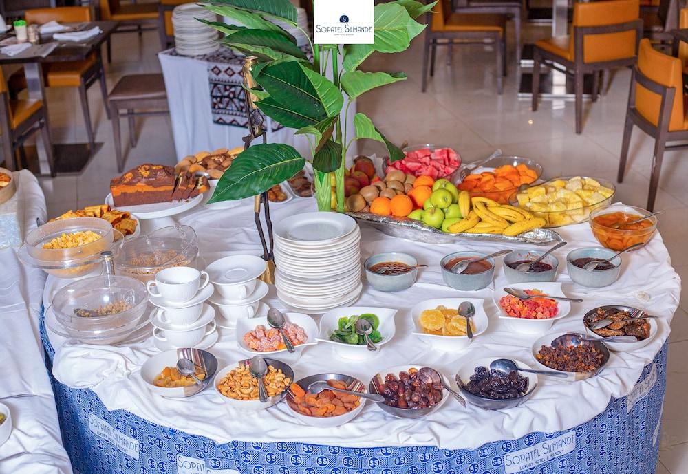 restaurant cafeteria